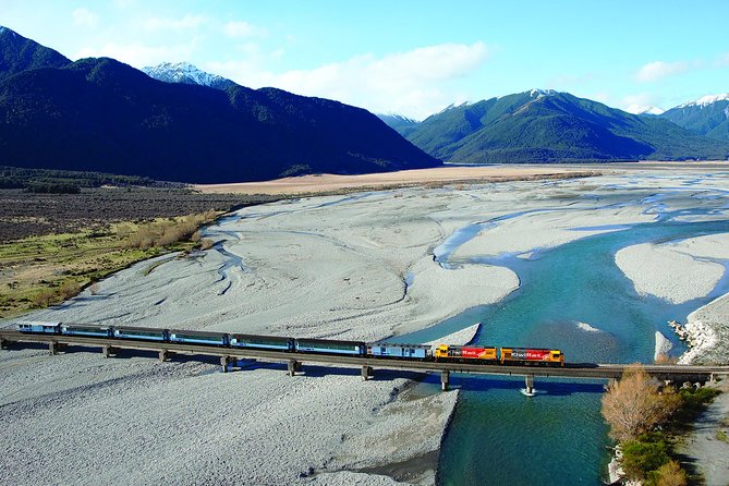 Lyttelton Shore Excursion: Christchurch Sightseeing with Jet Boating - What the guides add to the day