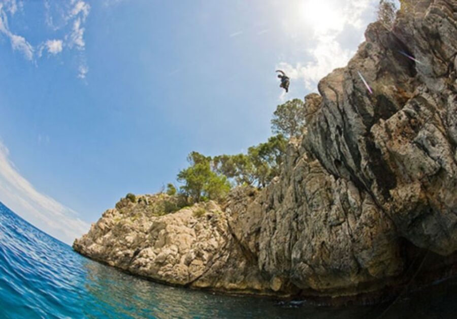 Mallorca: Cliff Jumping Adventure for Cruise Passengers - Cliff jumping with a guide, not a dare