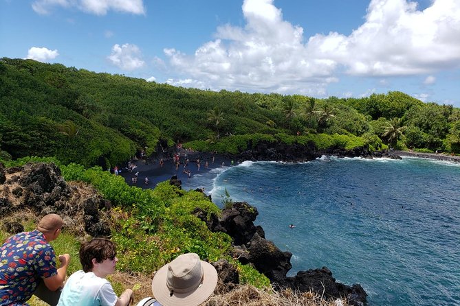 Maui Shore Excursions : Road to Hana With Pickup & Lunch - Ho‘okipa Beach and the windsurfers