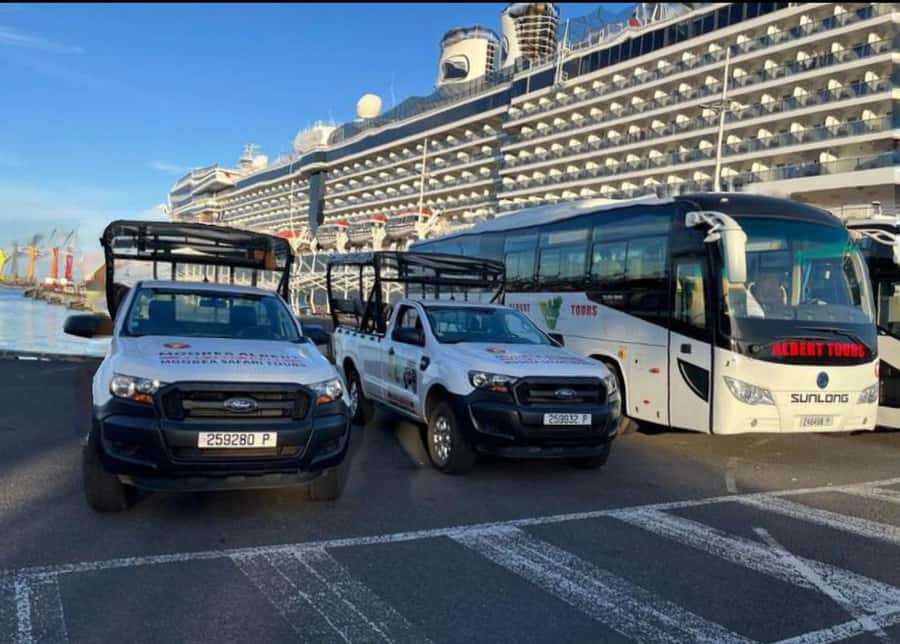 Moorea Cruise Ships 4x4, Belvedere Magic mount PRIVATE Tours - Opunohu Bay, Cook’s Bay, and the island’s volcanic shape