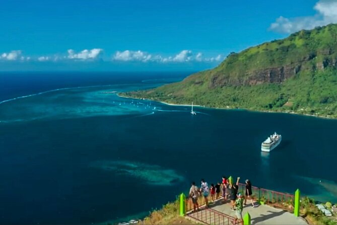 Moorea Cruise Ships: 4x4, Belvedere,Magic Mountain pineaple - Pineapple fields and the working side of Moorea