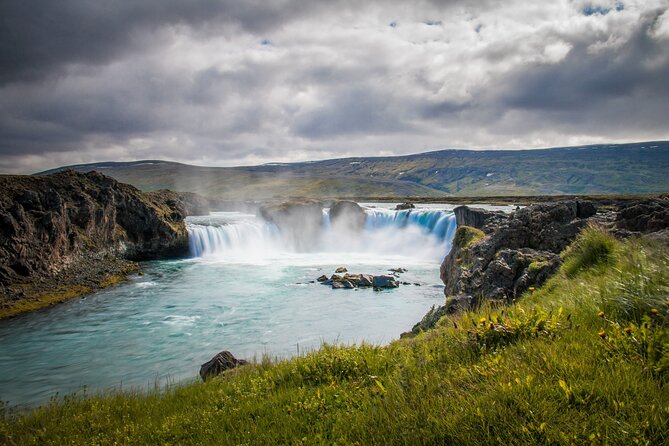 Myvatn Nature Baths & Goðafoss Waterfall Akureyri Shore Excursion - The lunch issue is small, but worth planning around