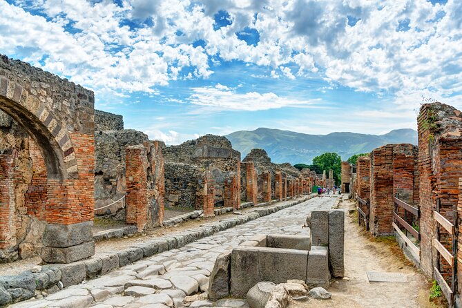 Naples/Salerno Port: Pompeii & Vesuvius - lunch or wine tasting - Why Pompeii and Vesuvius work so well together