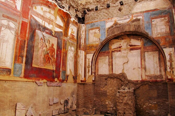 Naples/Salerno Port: Pompeii & Vesuvius - lunch or wine tasting - Meeting your guide at the port