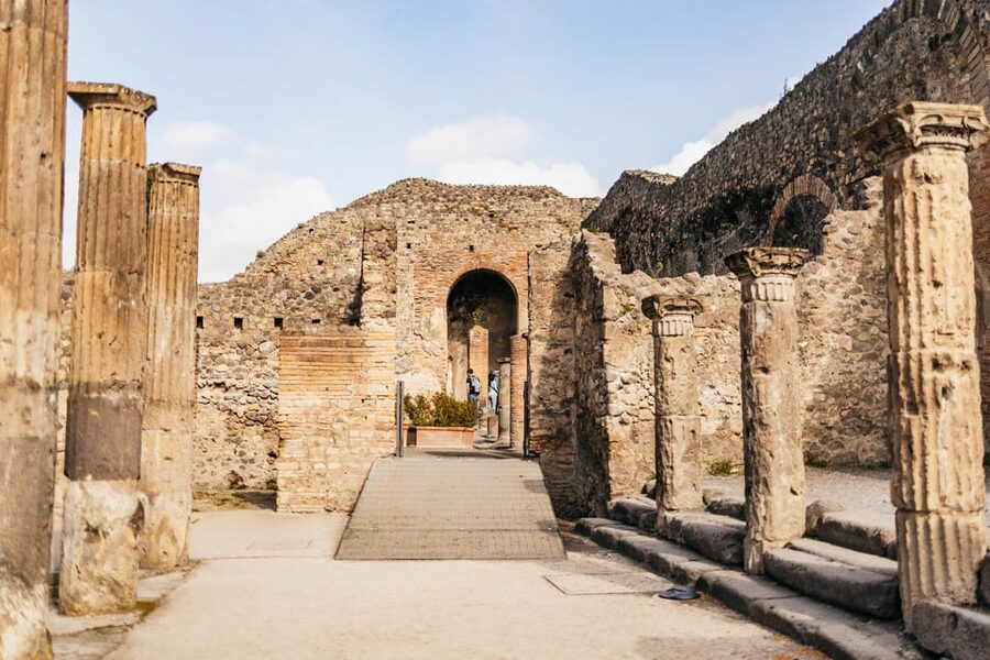 Naples: Shore Excursion to Pompeii Ruins with Guided Tour - The 40-minute ride south to Pompeii