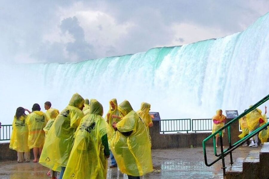 Niagara Falls Scenic Day Tour from Toronto Airport Pickup - Lunch, Clifton Hill, and spending extra money