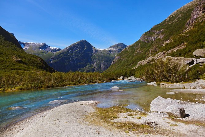 Olden Shore Excursion: the Amazing Briksdal Glacier - What the guides add to the day