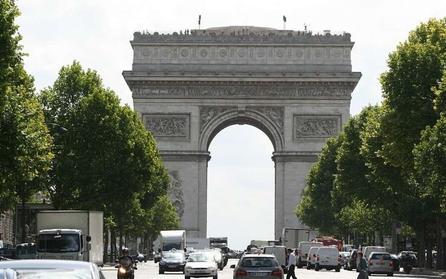 Paris: Private Layover Tour with Airport Pickup & Dropoff - Montmartre and Sacré-Cœur: the tour’s best stop