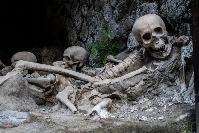 Pompeii and Herculaneum small group Excursion from Naples - Herculaneum offers a tighter second act