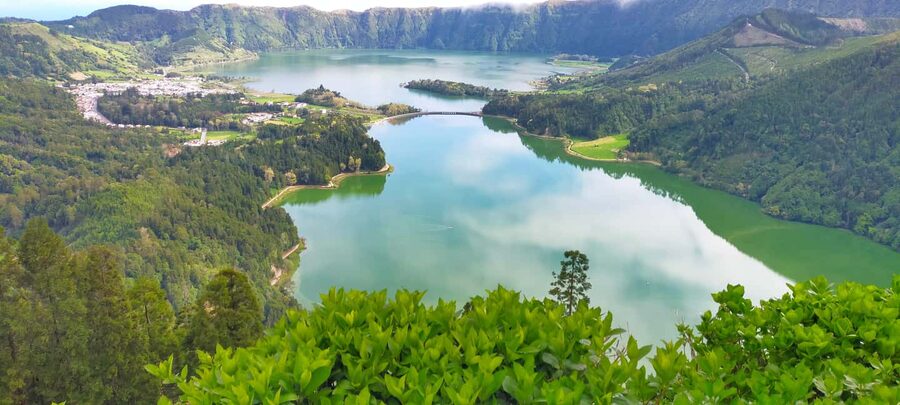 Ponta Delgada: Sete Cidades Volcano Lakes Shore Excursion - Vista do Rei and the classic crater view