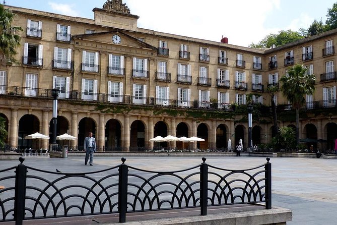 Private 4-hour City Tour of Bilbao with Hotel or Cruise Port pick-up - Seeing the Guggenheim from the outside