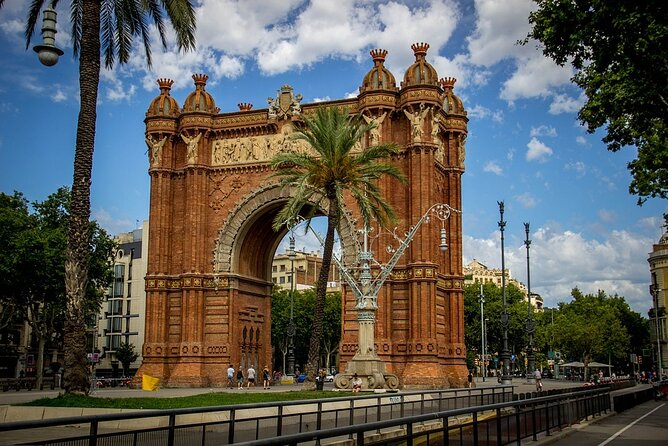 Private Airport Pickup & Scenic Tour of Barcelona - A Fast First Look at Barcelona