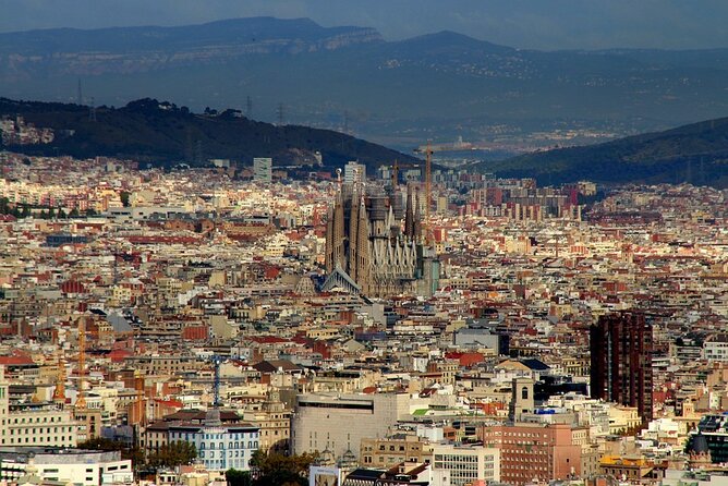 Private Airport Pickup & Scenic Tour of Barcelona - Passeig de Gràcia and Gaudí’s City Center
