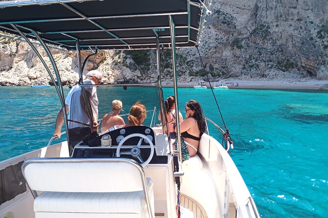 Private Luxury 6.5m 140hp Speedboat cruise Shipwreck & Blue Caves - Timing, weather, and practical planning