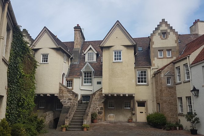 Private Shore Excursion: Edinburgh City and Rosslyn Chapel - A guide who shapes the day