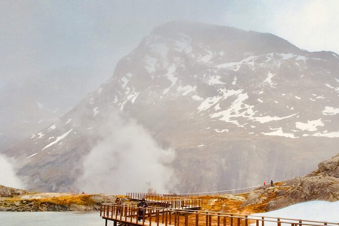 Private shore excursions Troll road in 5-7 groups - Valldal brings strawberries and a taste of local life