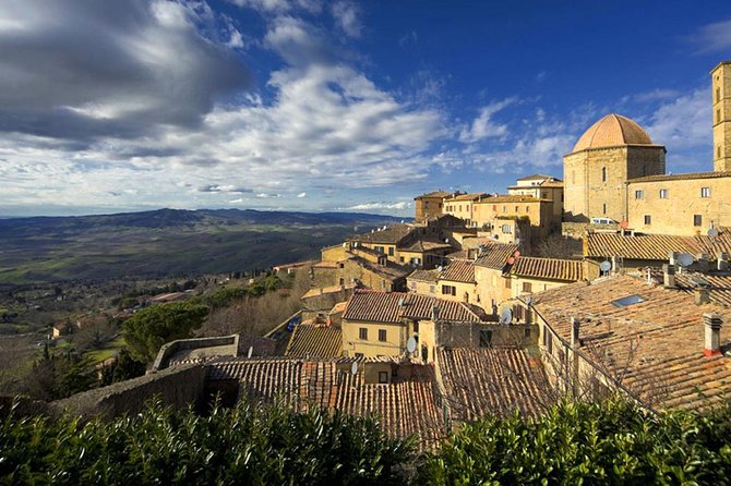 Private tour from Livorno port to San Gimignano & Volterra - Leaving Livorno in a private Mercedes-Benz