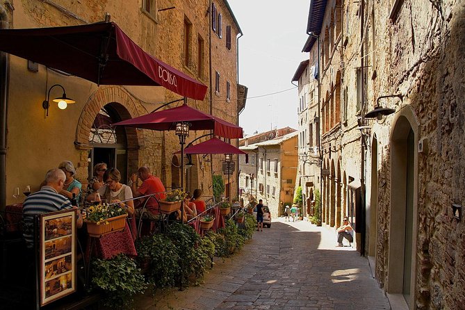 Private tour from Livorno port to San Gimignano & Volterra - Piazza dei Priori and Volterra’s old center