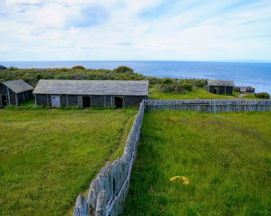 Punta Arenas: Fuerte Bulnes Shore Tour for Cruisers - The visitor center and the smaller museum stop