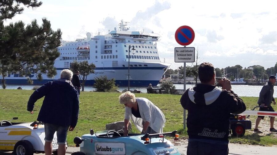 Rostock: Hot Rod Sightseeing Tour to Warnemünde - The photo stop and final drink