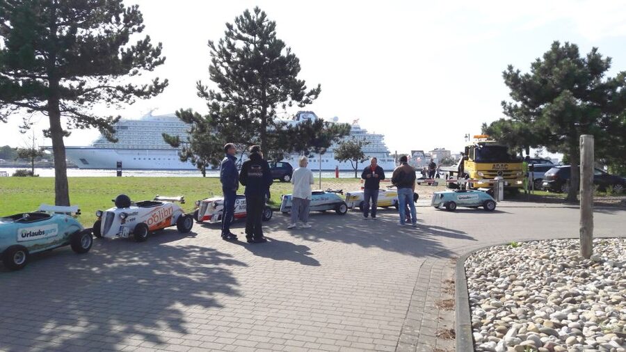 Rostock: Hot Rod Sightseeing Tour to Warnemünde - Who will enjoy this most