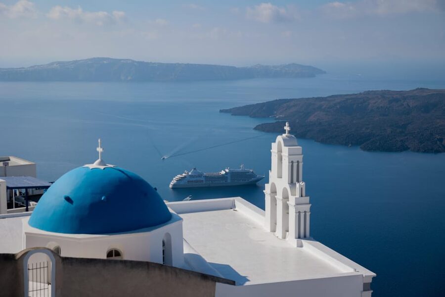 Santorini: 4hr Small Group Shore Excursion with Minimum Walk - What the minibus adds to the experience