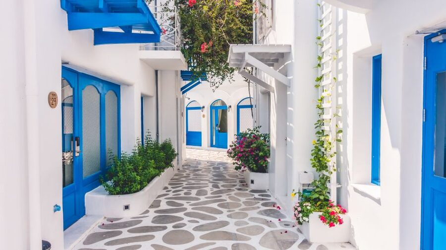 Santorini : Discover with Locals - Private Shore Excursion - Who should book this Santorini tour?
