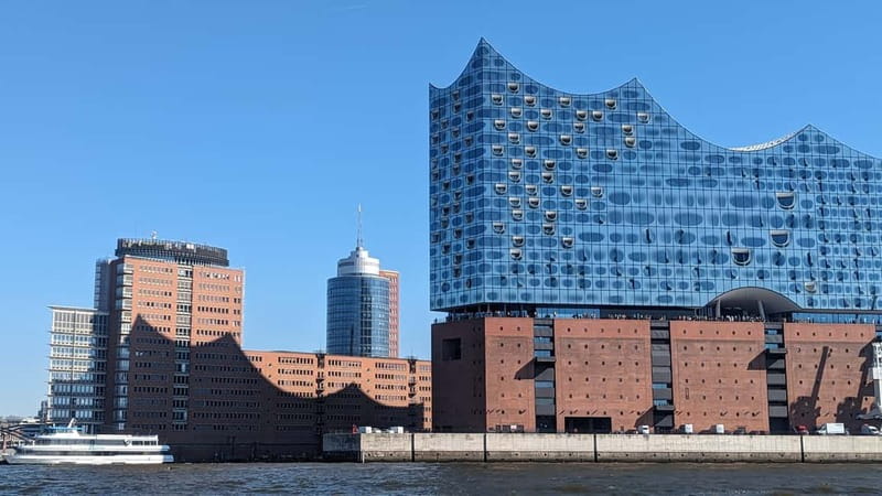 Shore excursion from Kiel to Hamburg. Private Van Tour. - City Hall and the Inner Alster