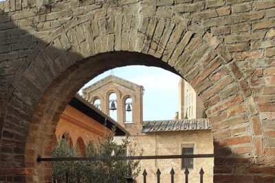 Shore excursion from Livorno to Siena and San Gimignano by private minivan