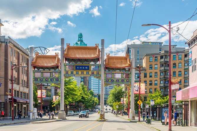 Shore Excursion: Pre-Cruise Vancouver City Sightseeing Tour with Port Drop Off - The guides add much of the value