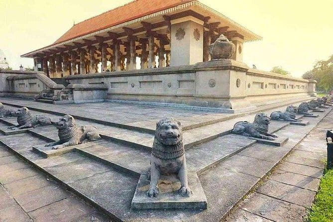 Shore Excursion to Colombo City Tour & Kelaniya Temple for 2 People - Kelaniya Temple and the story of Buddha’s visit