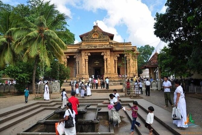 Shore Excursions Colombo Port Passenger Terminal -Kalaniya Temple - Wall Art Street and Green Path