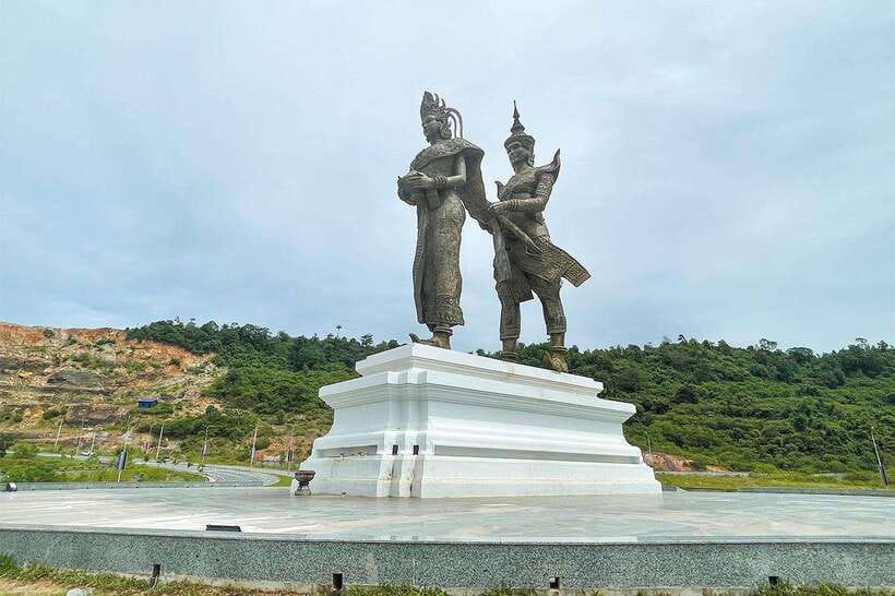 Sihanoukville City Tour for Cruise Passengers with 7 Stops - The Preah Thong Neang Neak copper statue