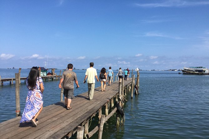 Sihanoukville Highlights Day Tour for Cruise Passengers - Meeting your guide near the port or Independence Monument