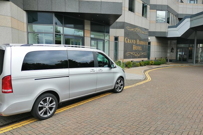 Southampton Cruise Terminal/Hotel to London with Stops at Salisbury & Stonehenge - A sightseeing transfer, not just a ride to London