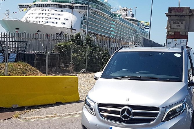 Southampton Cruise Terminal/Hotel to London with Stops at Salisbury & Stonehenge - Salisbury Cathedral in one hour
