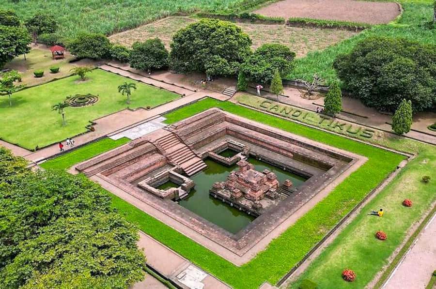 Surabaya Shore Excursions: 6–8 Hour Surabaya/Trowulan/Madura - Heroes Monument and the underground museum