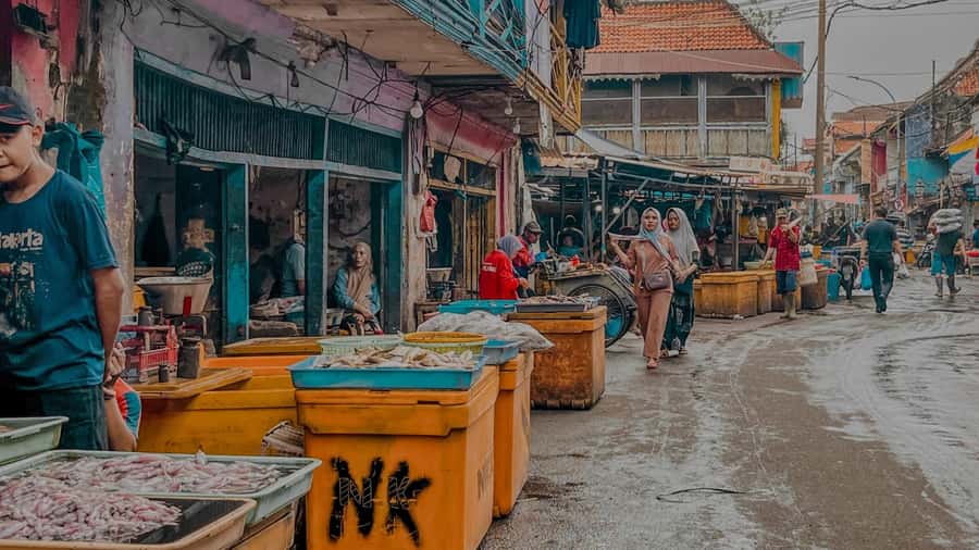 Surabaya Shore Excursions: 6–8 Hour Surabaya/Trowulan/Madura - Meeting your guide at Surabaya North Quay