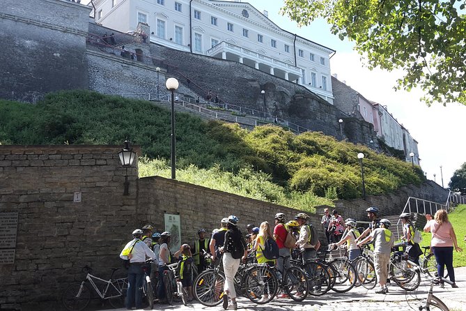 Tallinn Bike Tour from Tallinn Cruise Port - Kadriorg Park and Peter the Great’s summer residence