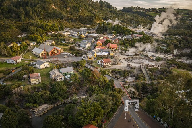 Tauranga Shore Excursion: Rotorua Highlights - Lunch in Rotorua, with the bill on you