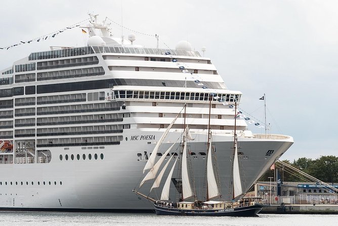 Taxi from a hotel in Amsterdam to the cruise port in Amsterdam - A calm start to your cruise day