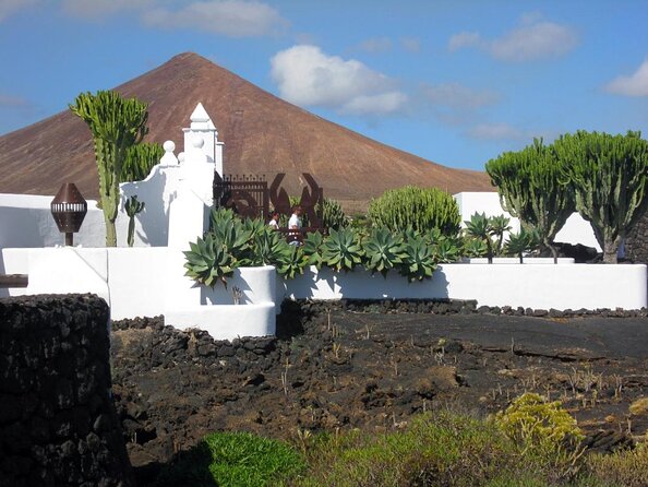 Tour to César Manrique Foundation, Cactus Garden and Teguise for cruise passengers - Key points at a glance