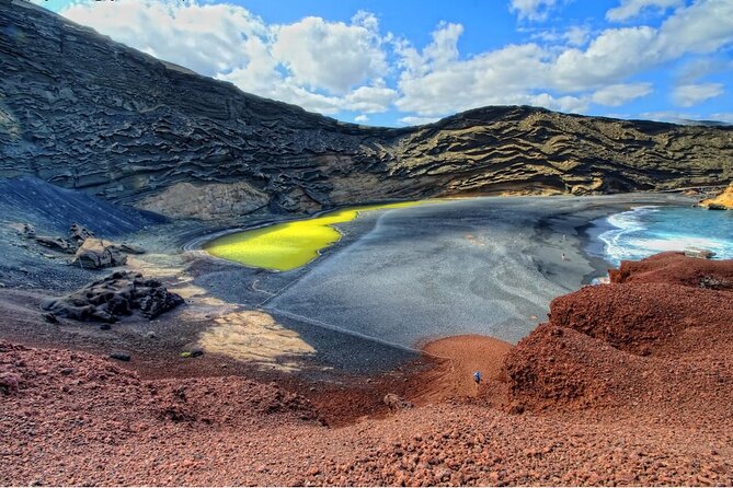 Tour to Timanfaya, La Geria and Laguna Verde for cruise passengers - El Golfo and the green lake finish the route