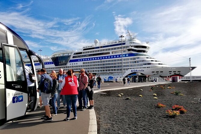 Tour to Timanfaya, La Geria and Laguna Verde for cruise passengers - Meeting the coach at the cruise port
