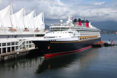 Vancouver: Cruise Terminal Luggage Storage for 2 Bags