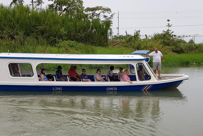 Veragua Rainforest and Tortuguero Canals Shore Excursion - The Mas X Menos stop and the question of authenticity