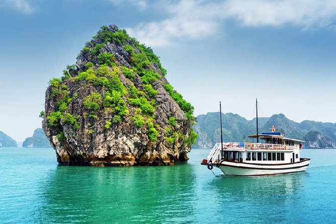 VIP Ha Long Bay 6 hour FUJI cruise with latest luxury cruise ship + limousine + highway + dinner for Japanese only - Why this Ha Long Bay day works for a first visit