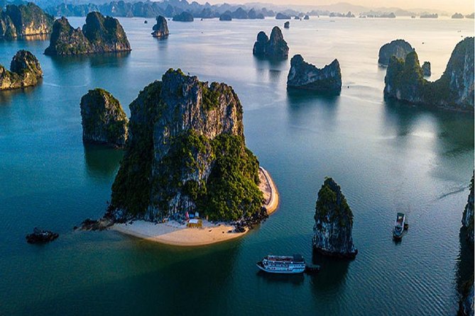 VIP Ha Long Bay 6 hour FUJI cruise with latest luxury cruise ship + limousine + highway + dinner for Japanese only - The 8:00 to 8:30 pickup from Hanoi