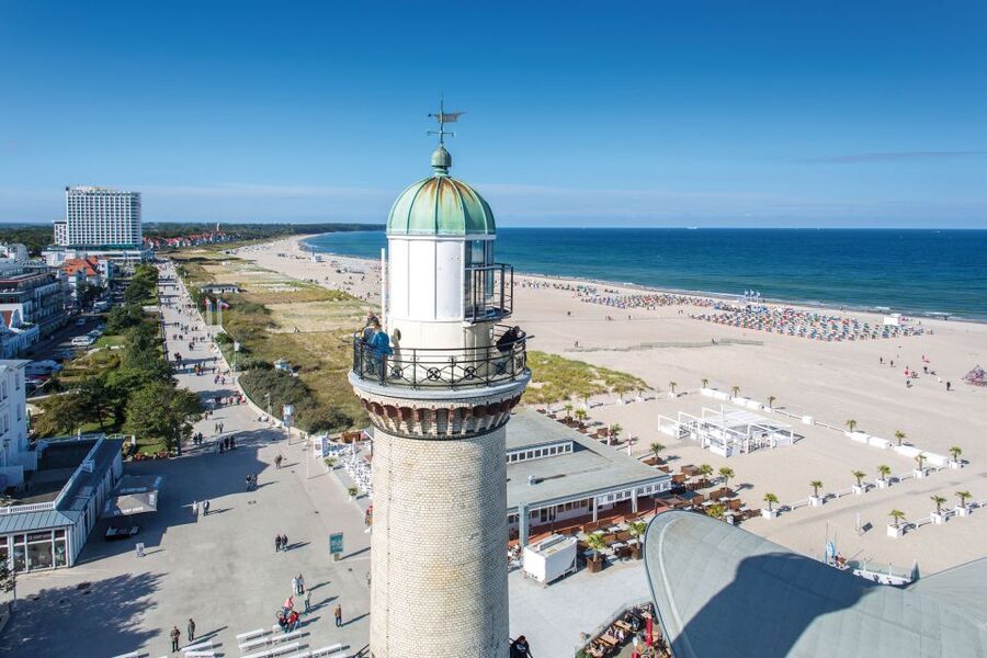 Warnemünde: Guided Walking Tour - Bannhofsbrücke and the old river